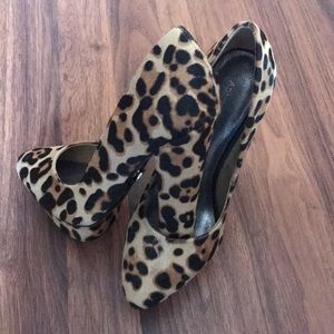 Cheetah print heels 🦒
